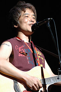 アコースティックギターの熊野伸一 Photo